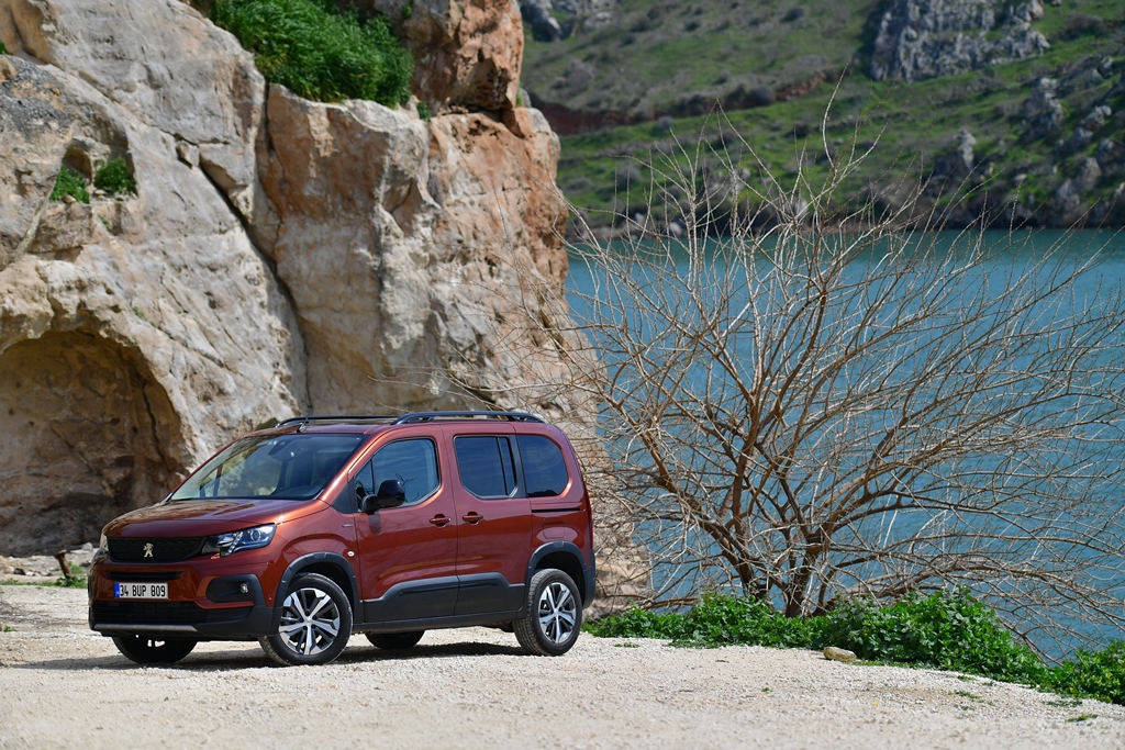 Peugeot Rifter Türkiye’de… Özellikleri neler? Kaç para olacak?