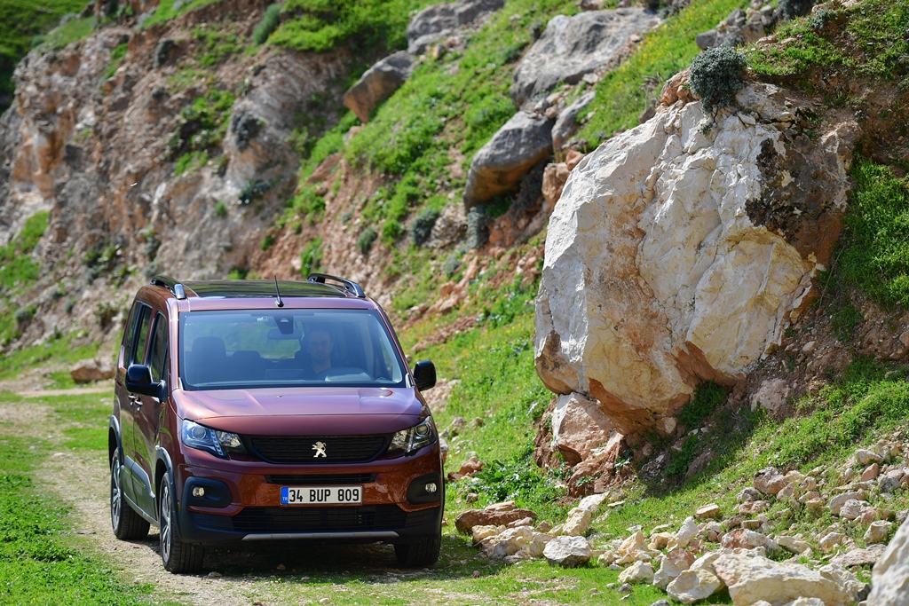 Peugeot Rifter Türkiye’de… Özellikleri neler? Kaç para olacak?