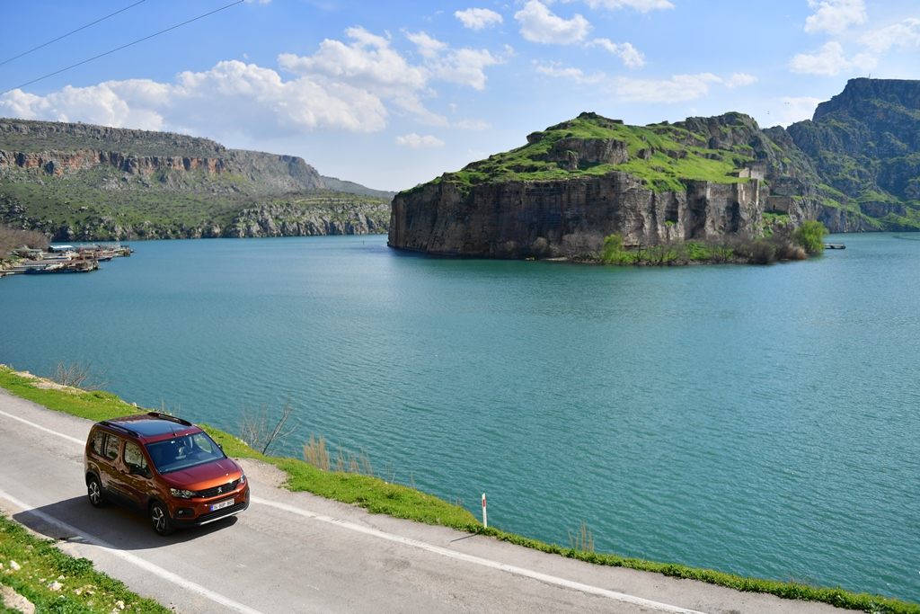 Peugeot Rifter Türkiye’de… Özellikleri neler? Kaç para olacak?