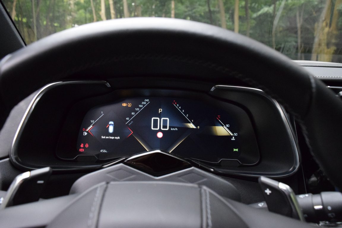 TEST: DS7 Crossback 1.6 PureTech 225