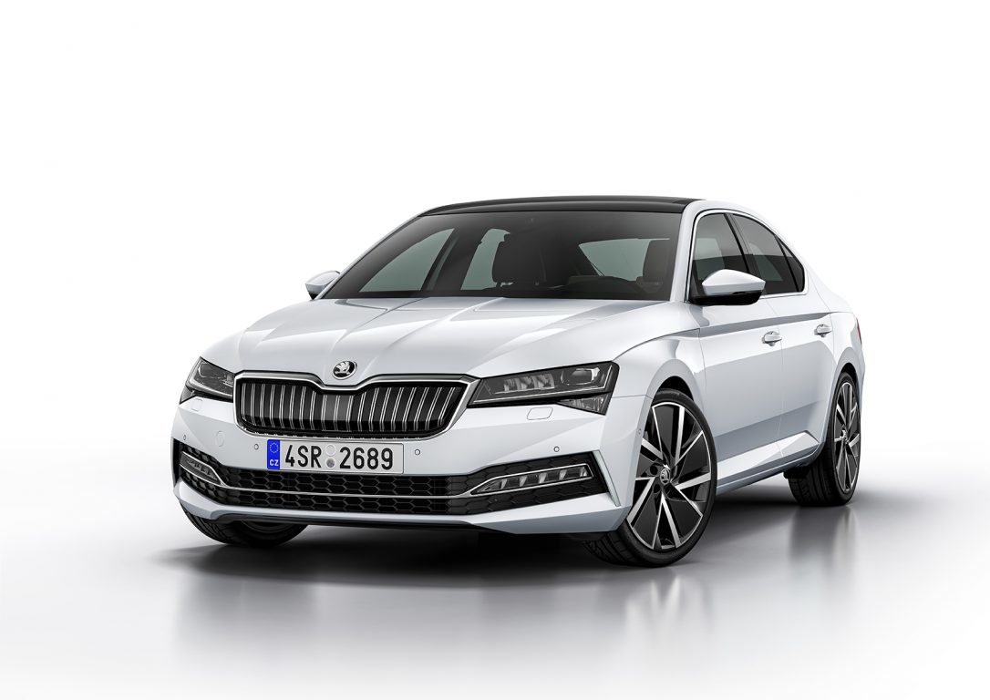 Skoda Superb artık hibrit!