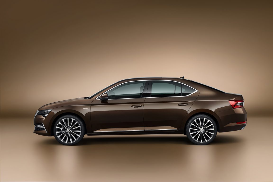 Skoda Superb artık hibrit!