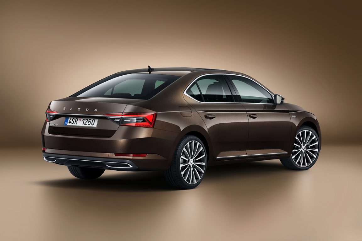 Skoda Superb artık hibrit!
