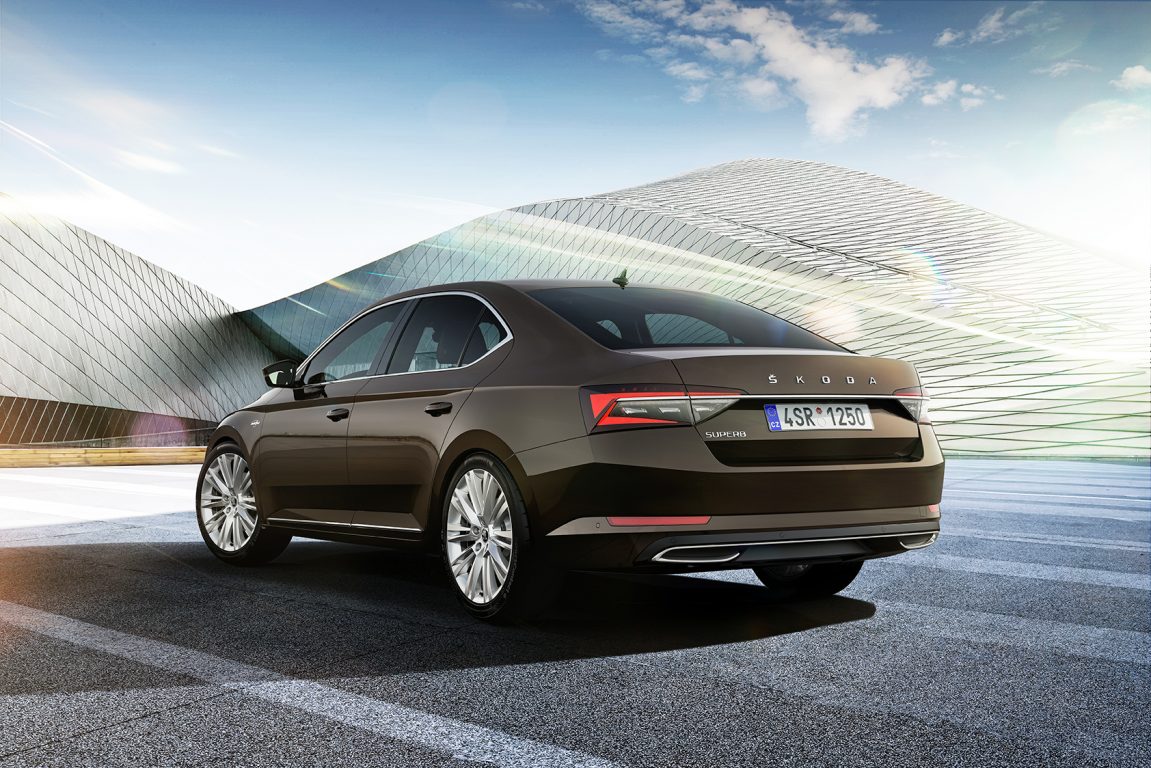 Skoda Superb artık hibrit!