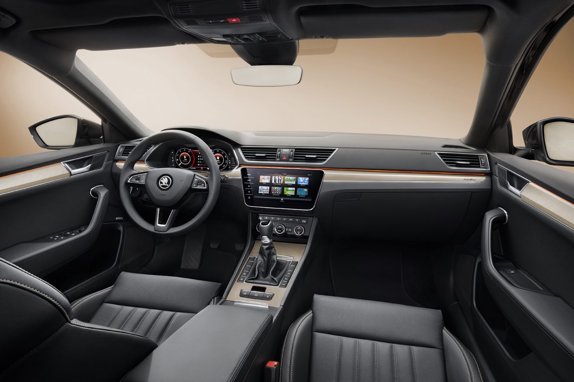 Skoda Superb artık hibrit!