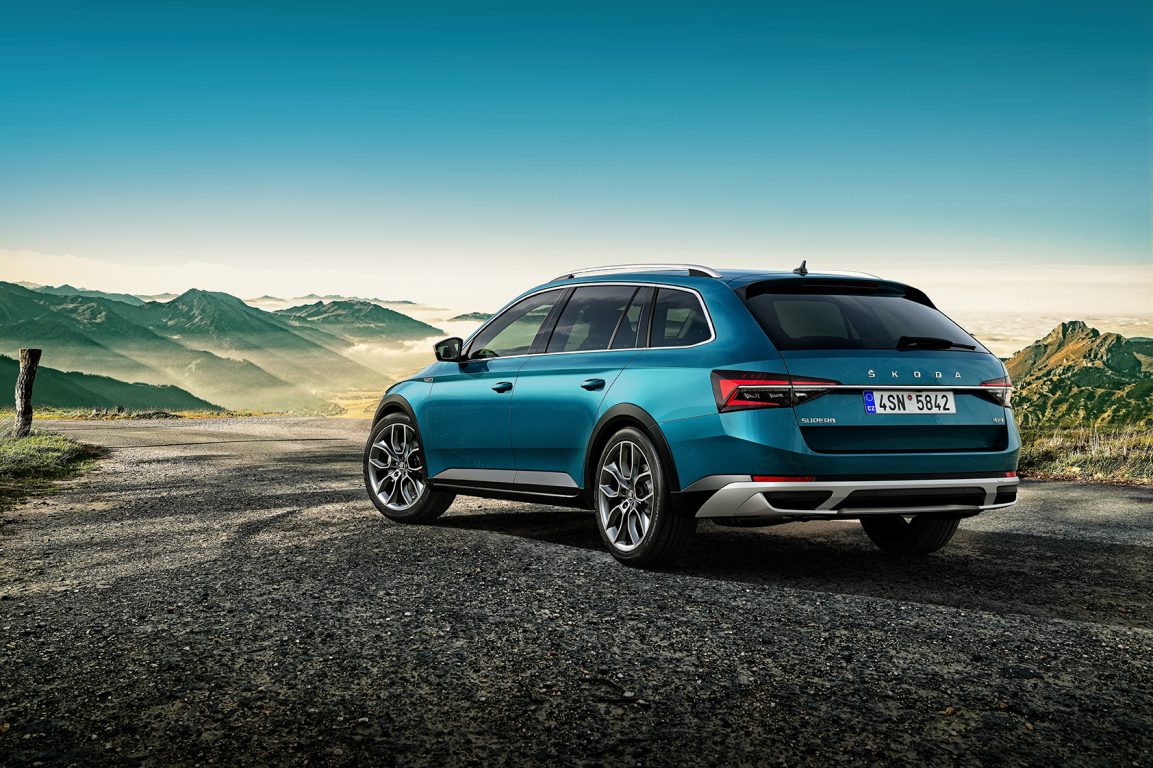 Skoda Superb artık hibrit!