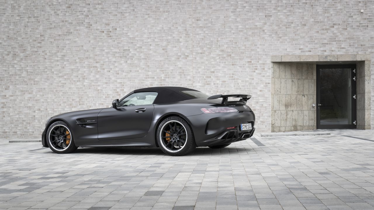 Mercedes-AMG GT R’da üstünü açtı