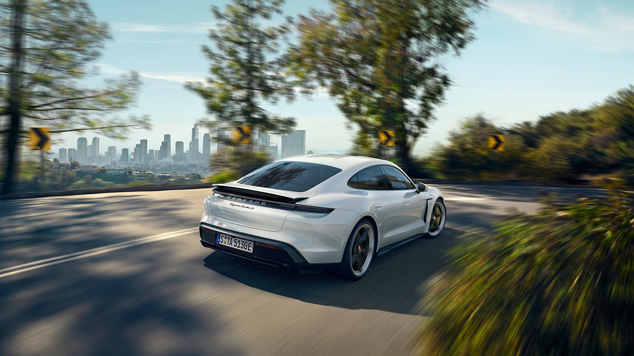 Porsche Taycan : Tamamen elektrikli!