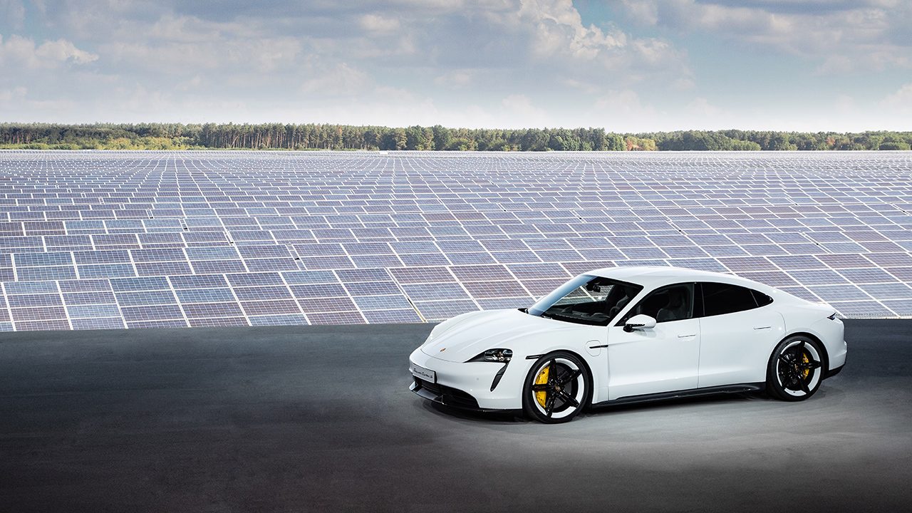Porsche Taycan : Tamamen elektrikli!