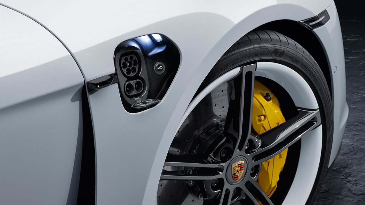 Porsche Taycan : Tamamen elektrikli!