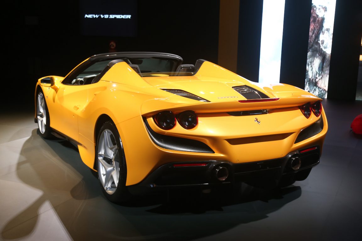Ferrari yeni üstsüzü F8 Spider’ı tanıttı