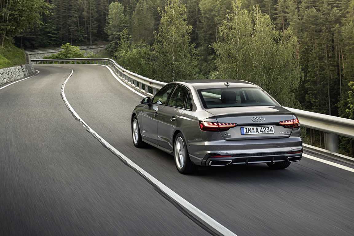 Yenilenen Audi A4 satışa sunuldu. İşte fiyatları!