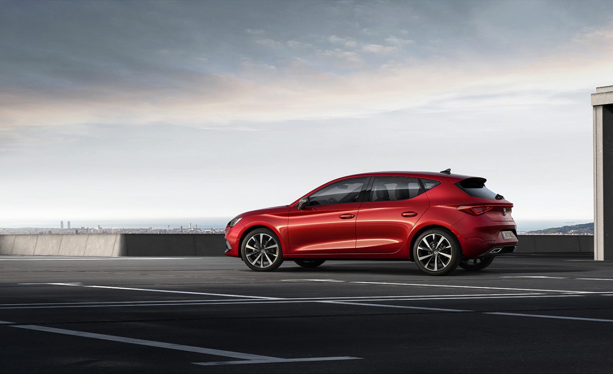 2020 Yeni Seat Leon tanıtıldı. Yenilenen modele 1.1 milyar euro harcandı!