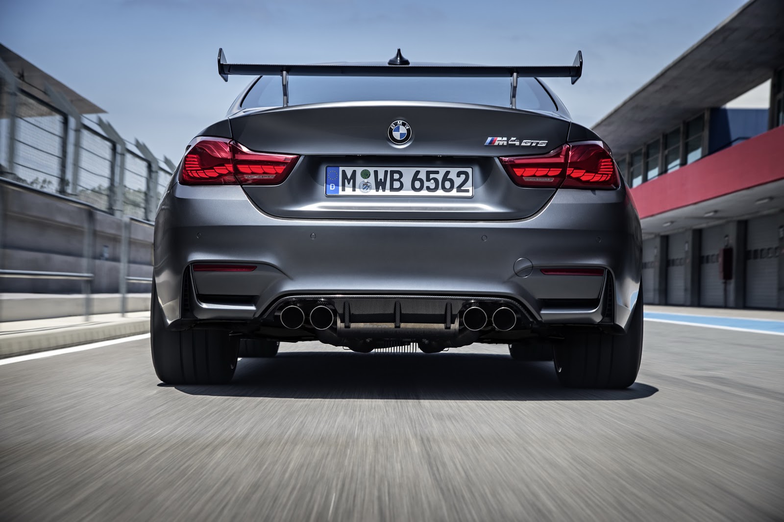 2016 BMW M4 GTS: Daha Fazla Güç, Daha Az Ağırlık