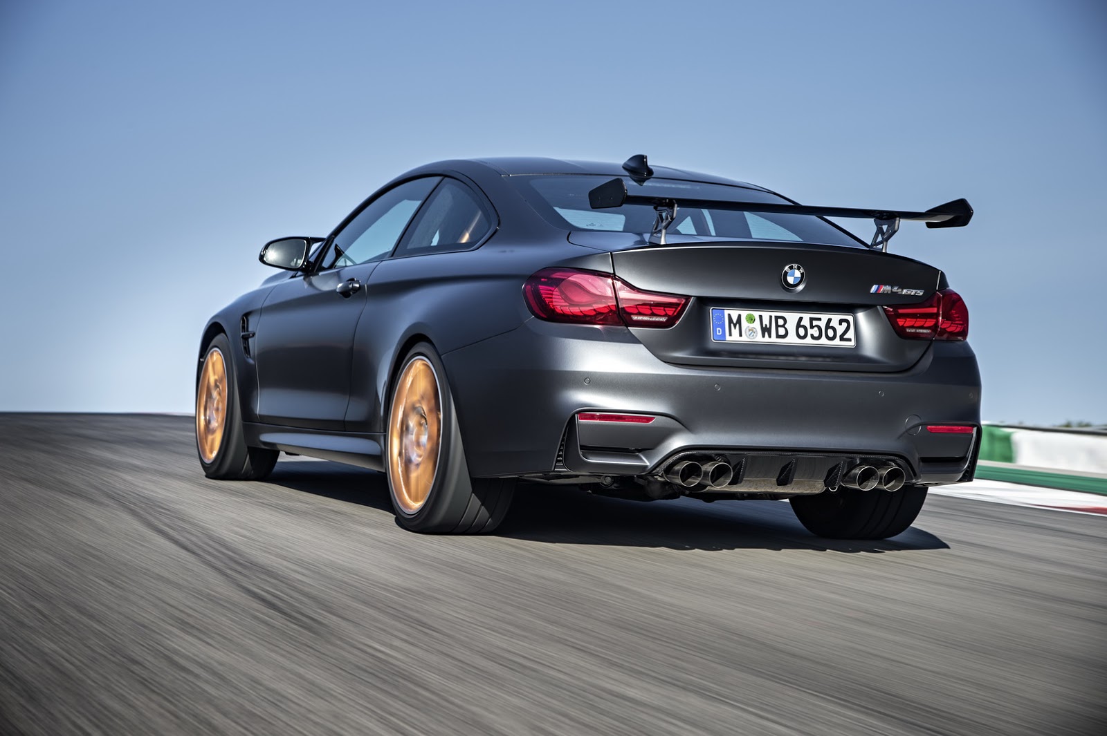 2016 BMW M4 GTS: Daha Fazla Güç, Daha Az Ağırlık