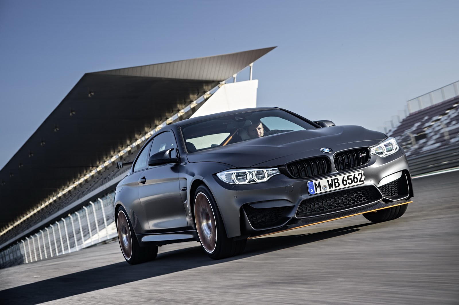 2016 BMW M4 GTS: Daha Fazla Güç, Daha Az Ağırlık