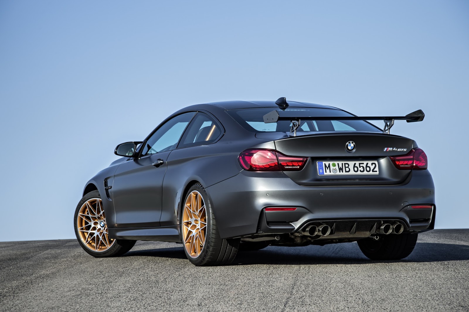 2016 BMW M4 GTS: Daha Fazla Güç, Daha Az Ağırlık