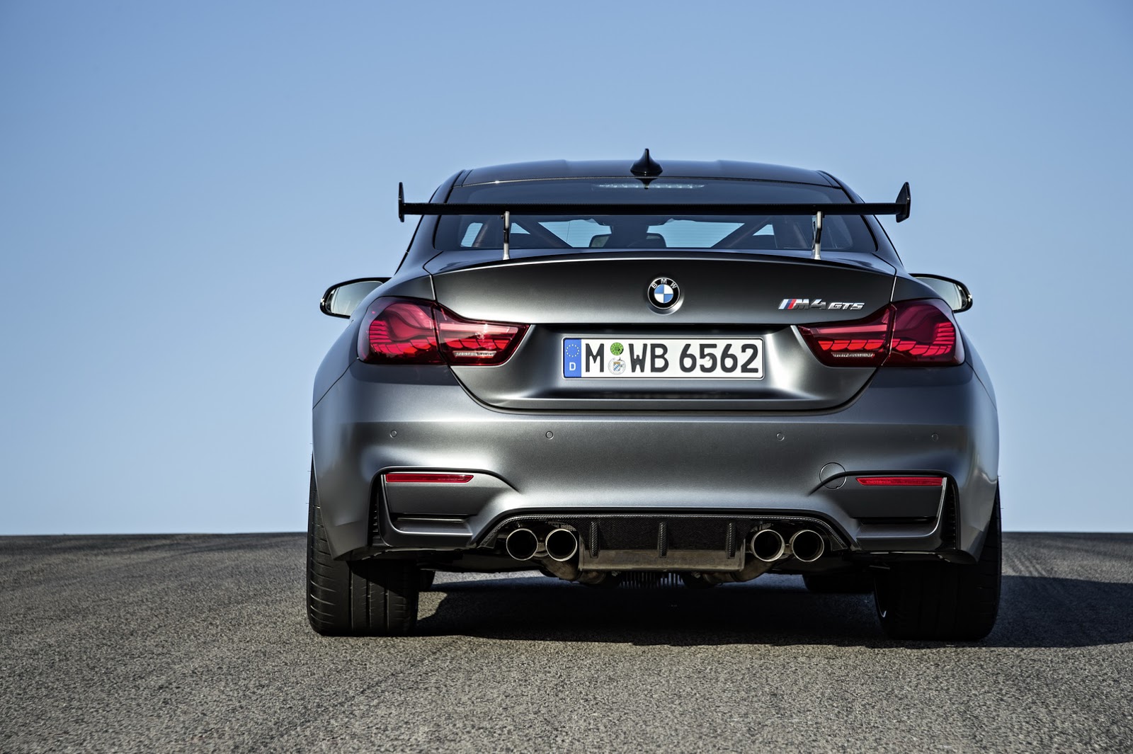 2016 BMW M4 GTS: Daha Fazla Güç, Daha Az Ağırlık