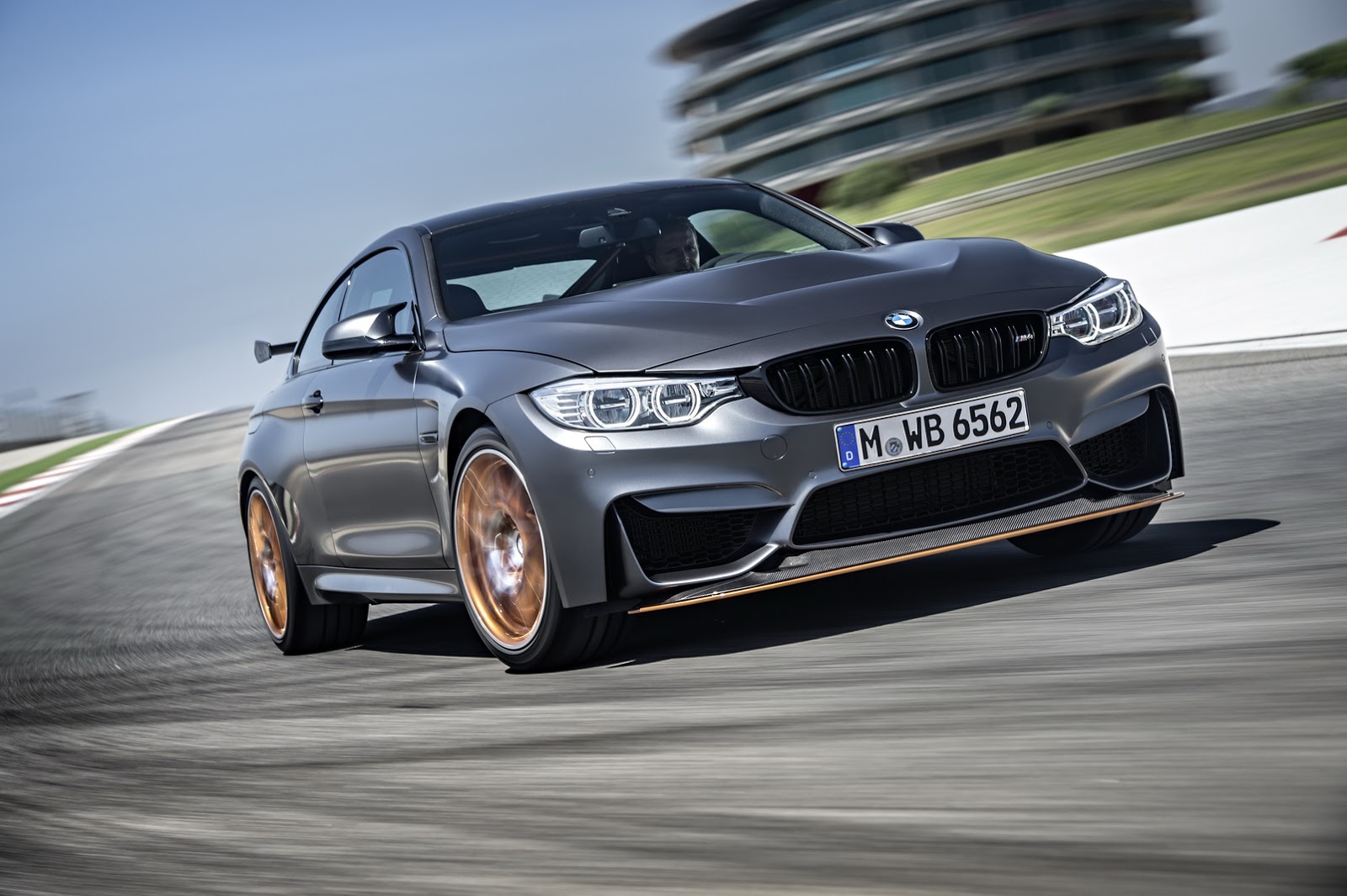 2016 BMW M4 GTS: Daha Fazla Güç, Daha Az Ağırlık