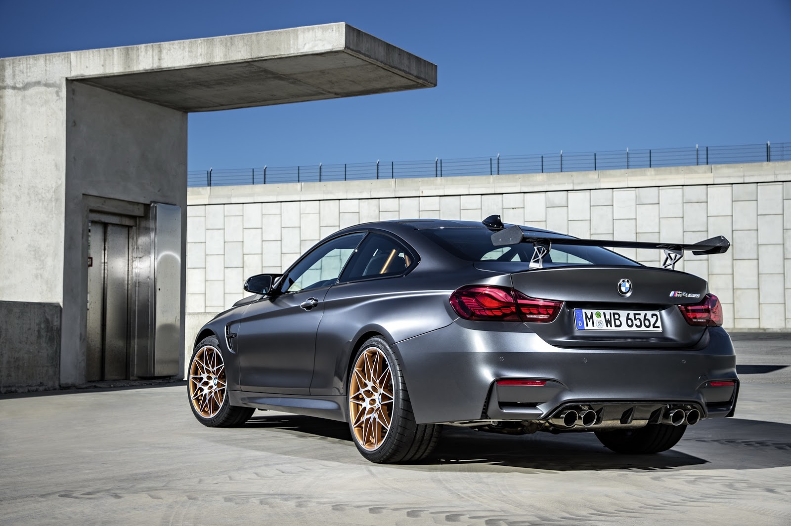 2016 BMW M4 GTS: Daha Fazla Güç, Daha Az Ağırlık