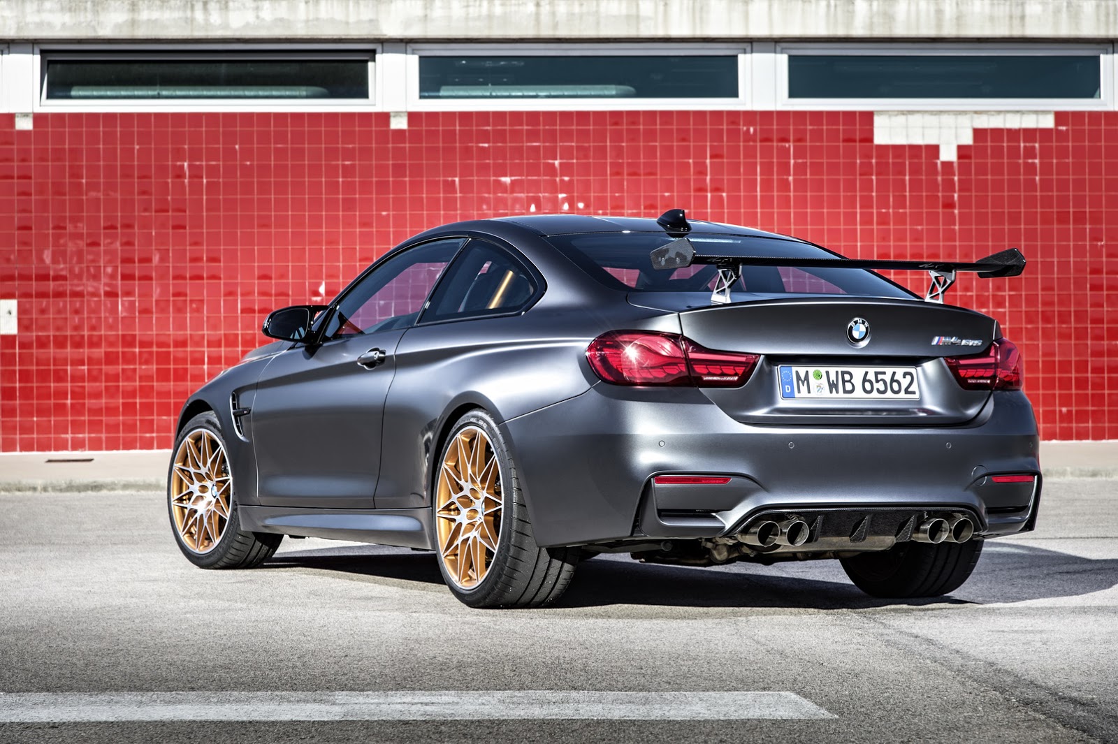 2016 BMW M4 GTS: Daha Fazla Güç, Daha Az Ağırlık