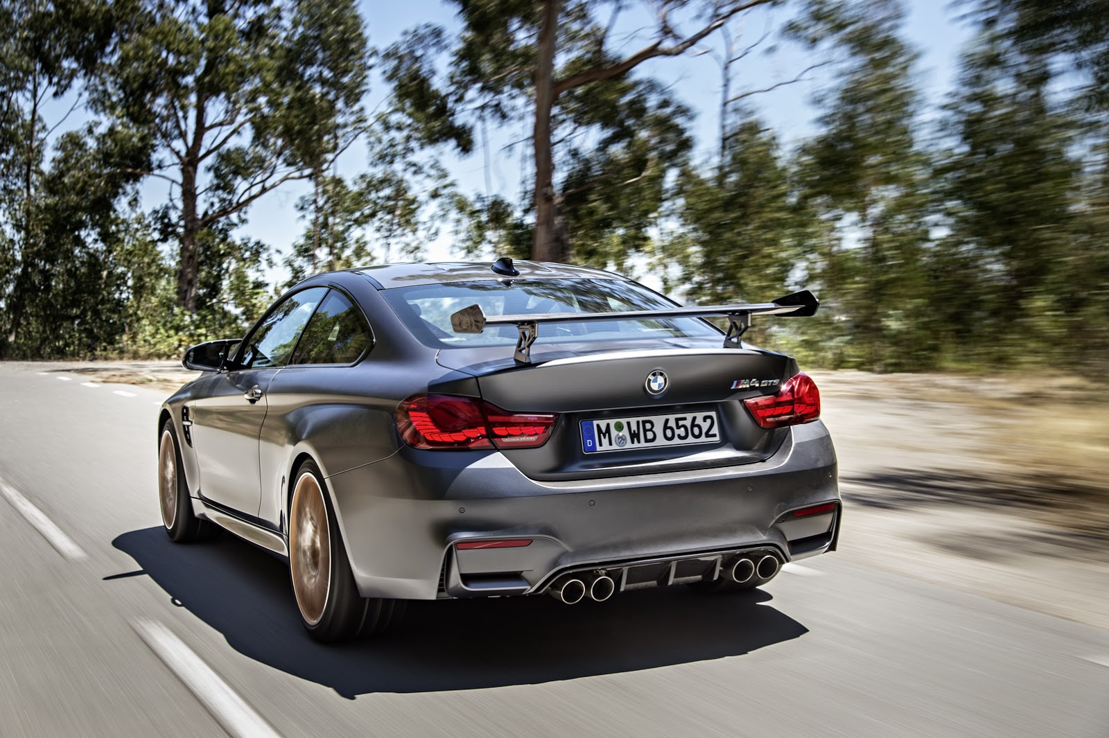 2016 BMW M4 GTS: Daha Fazla Güç, Daha Az Ağırlık
