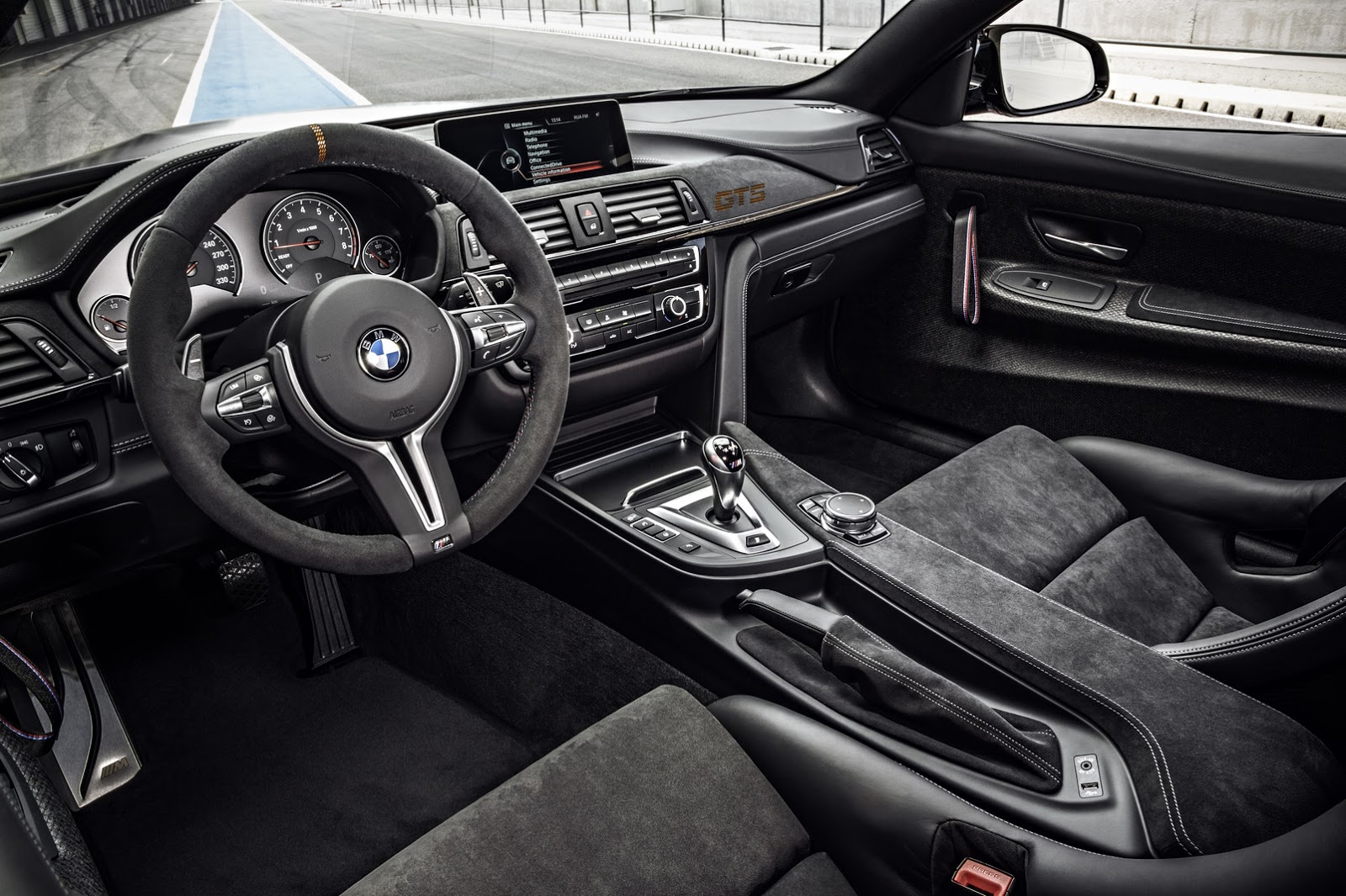2016 BMW M4 GTS: Daha Fazla Güç, Daha Az Ağırlık
