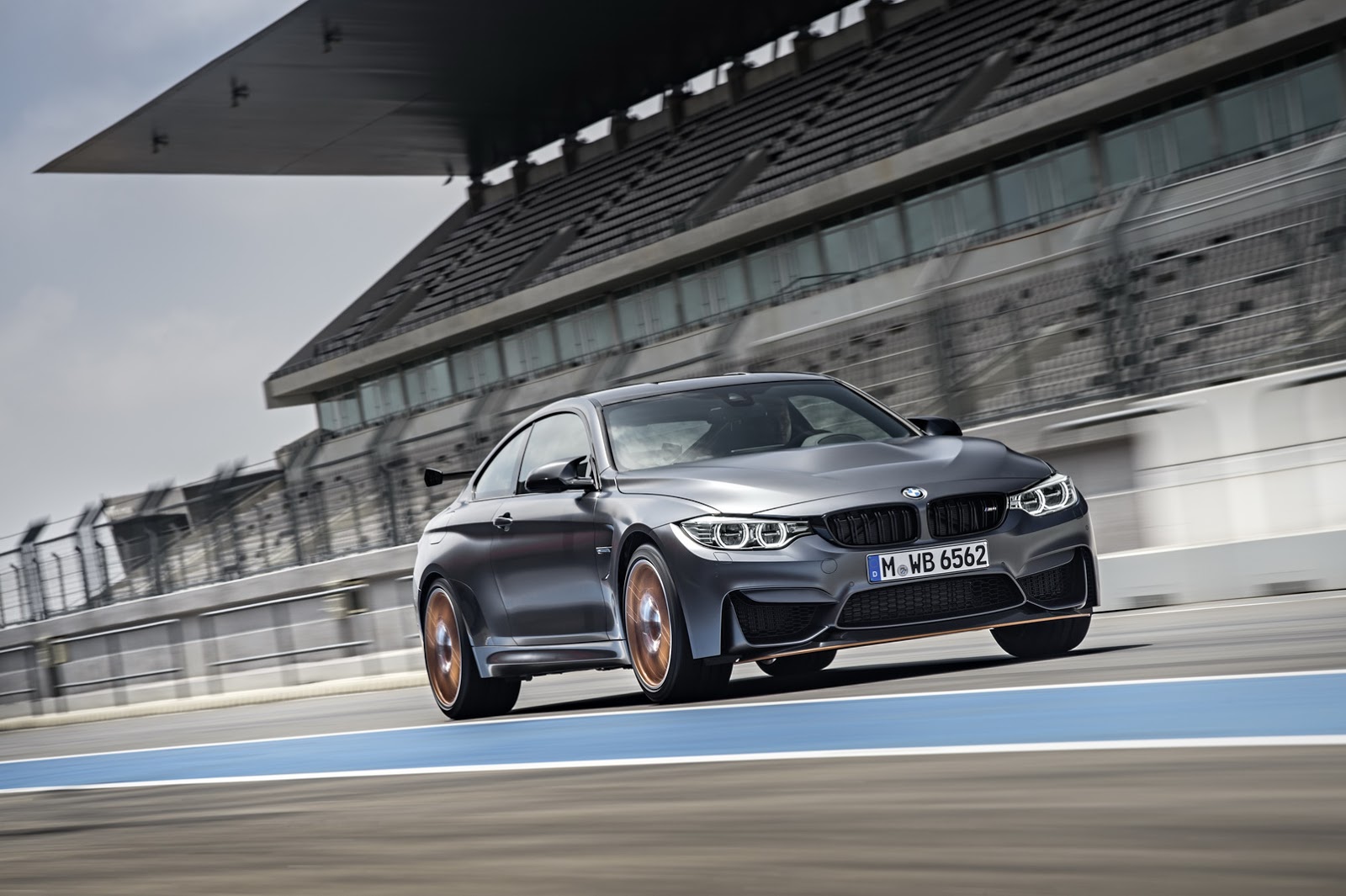 2016 BMW M4 GTS: Daha Fazla Güç, Daha Az Ağırlık
