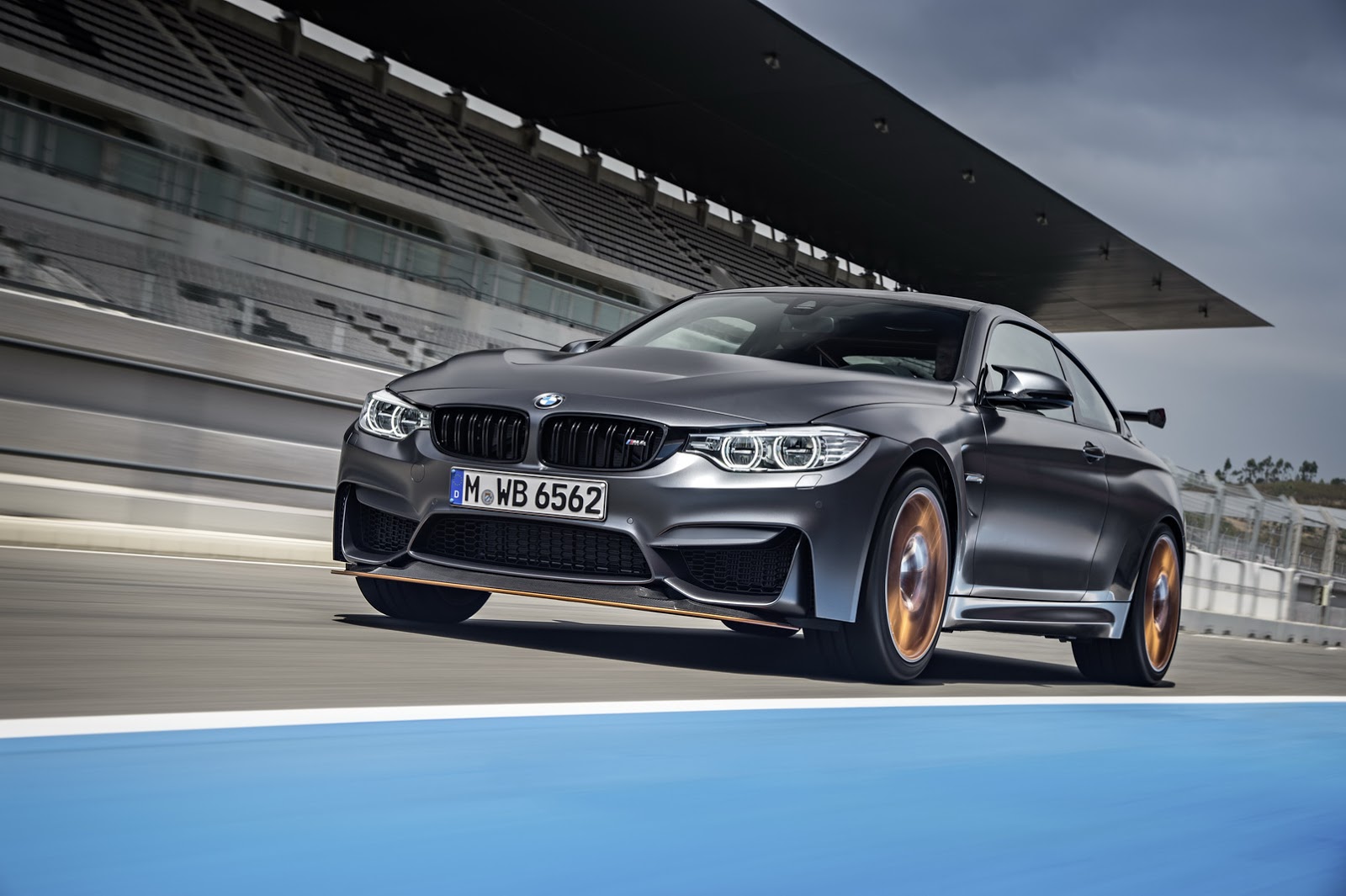 2016 BMW M4 GTS: Daha Fazla Güç, Daha Az Ağırlık