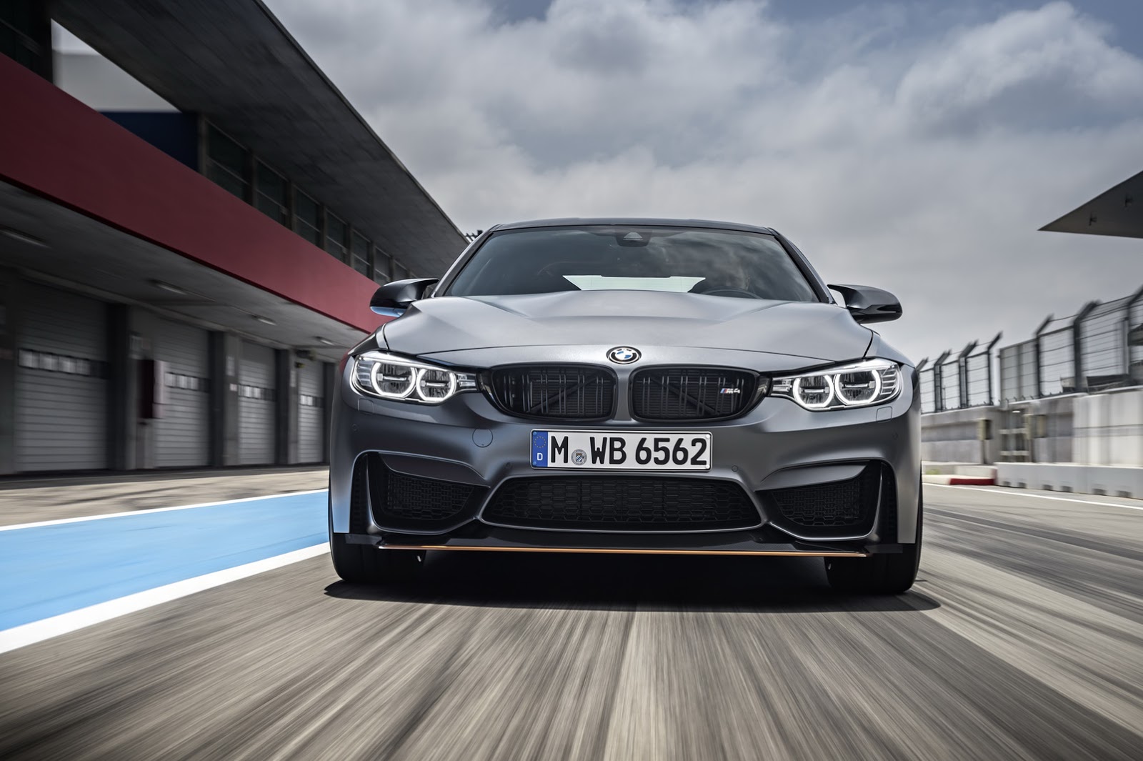 2016 BMW M4 GTS: Daha Fazla Güç, Daha Az Ağırlık