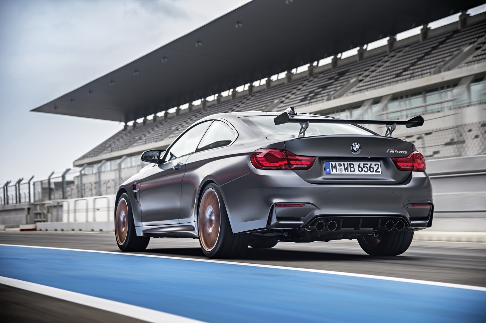 2016 BMW M4 GTS: Daha Fazla Güç, Daha Az Ağırlık