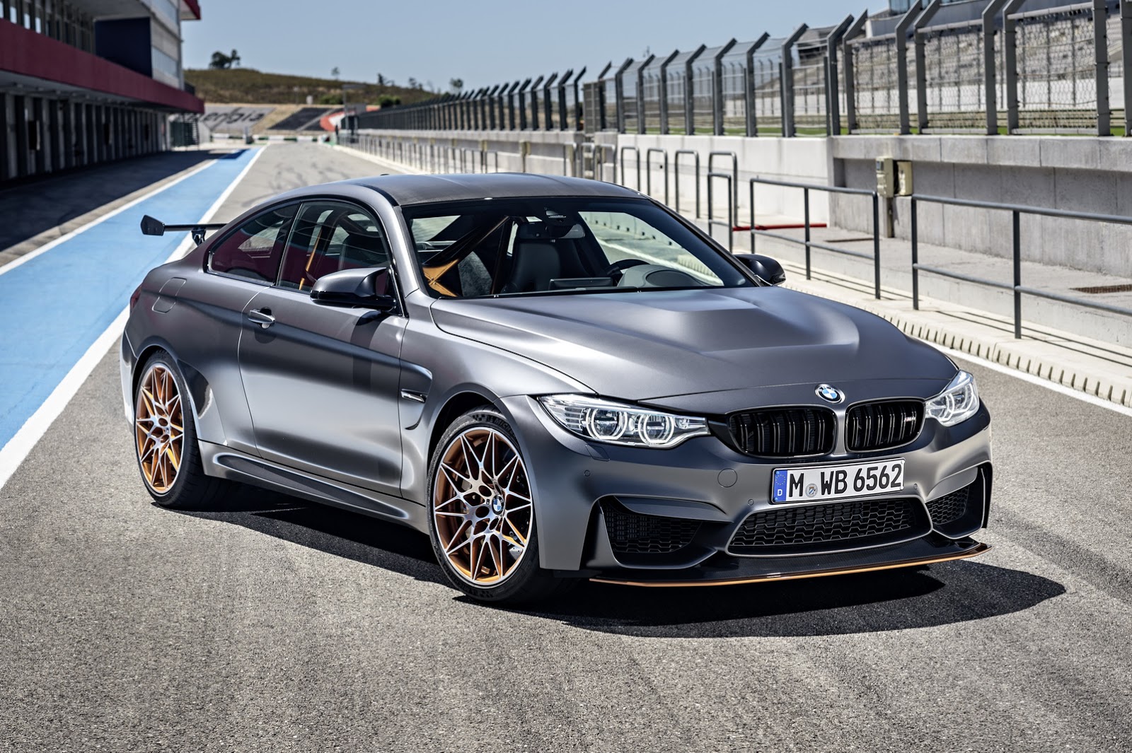 2016 BMW M4 GTS: Daha Fazla Güç, Daha Az Ağırlık