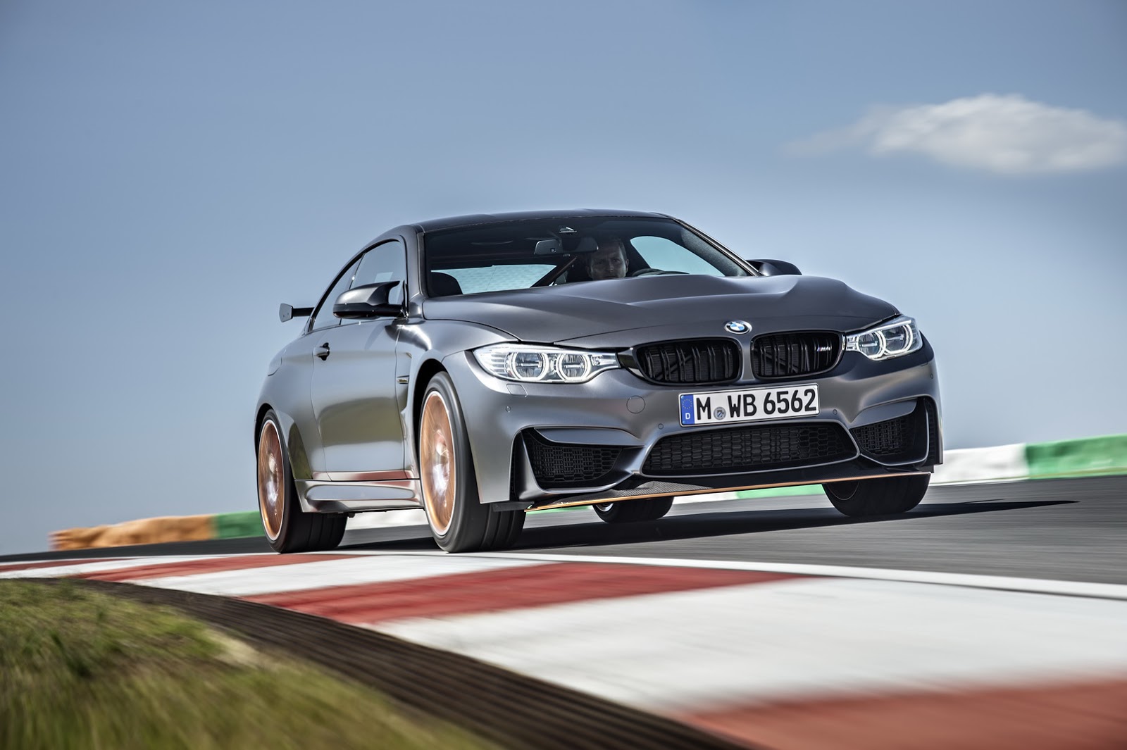 2016 BMW M4 GTS: Daha Fazla Güç, Daha Az Ağırlık