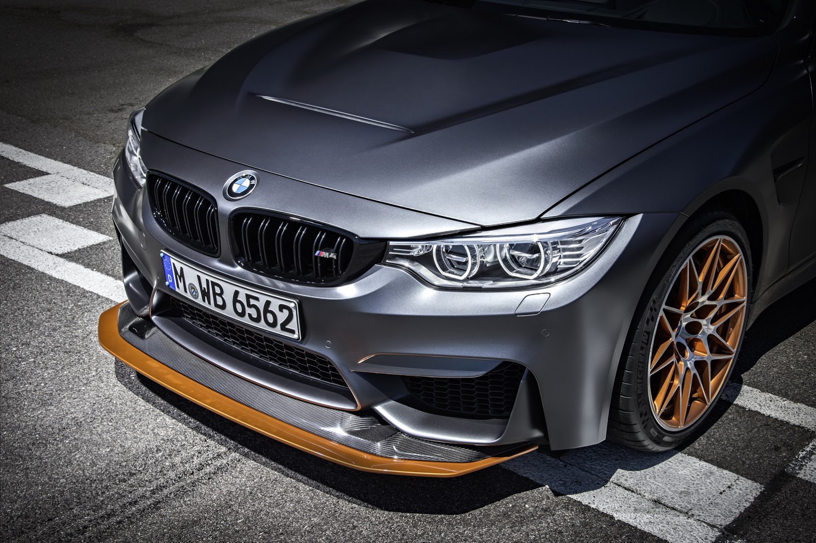 2016 BMW M4 GTS: Daha Fazla Güç, Daha Az Ağırlık