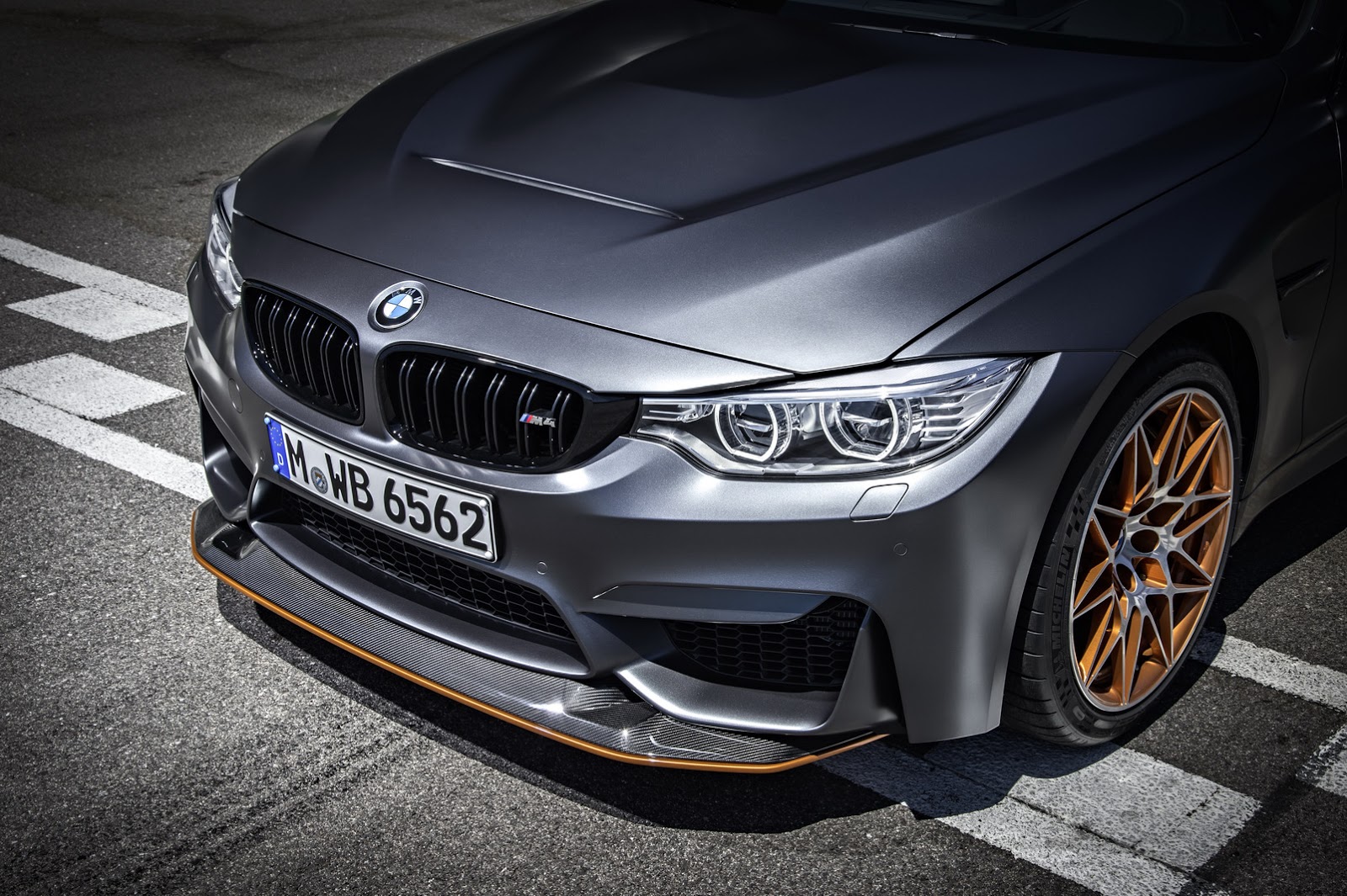 2016 BMW M4 GTS: Daha Fazla Güç, Daha Az Ağırlık