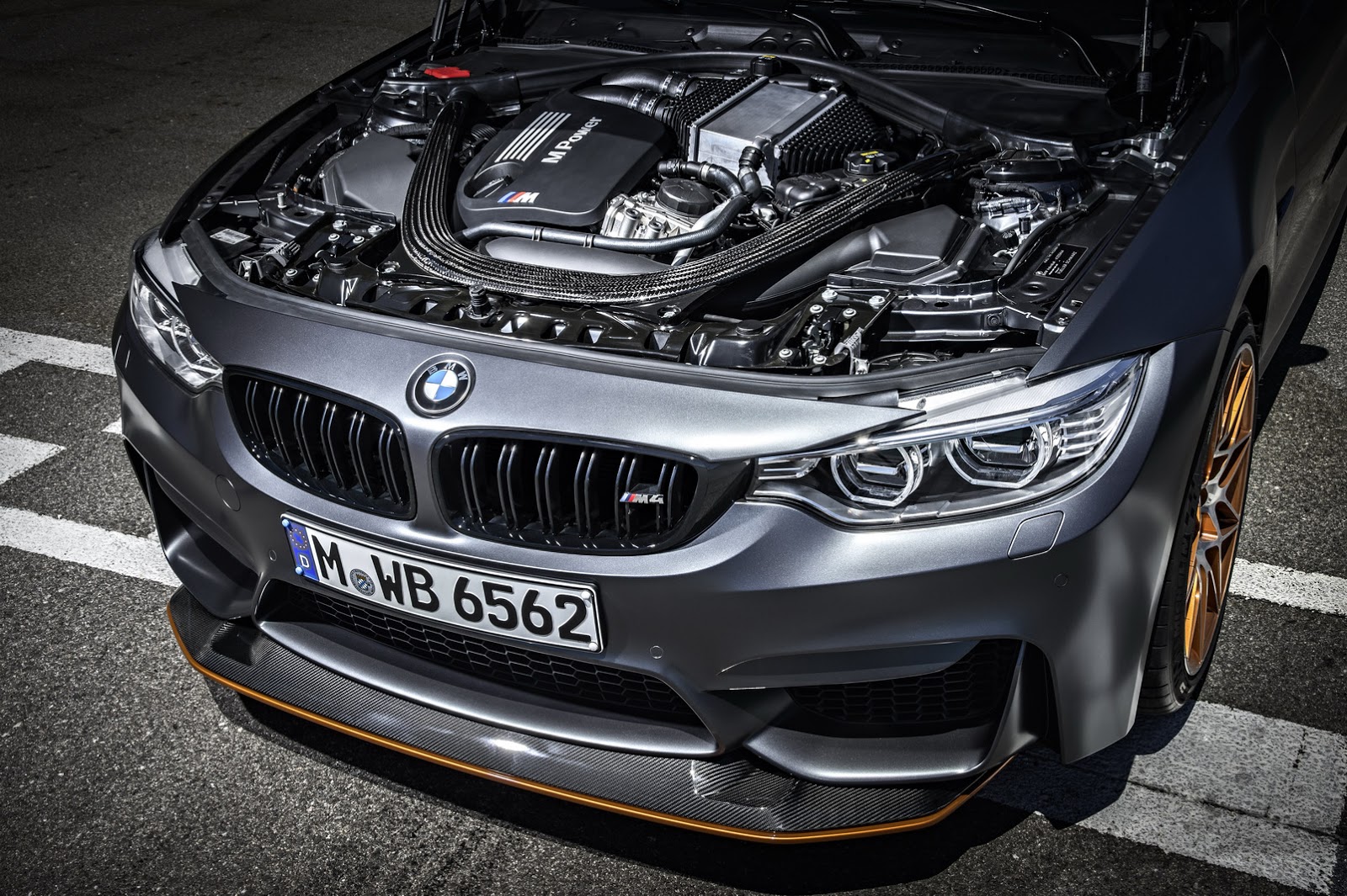 2016 BMW M4 GTS: Daha Fazla Güç, Daha Az Ağırlık