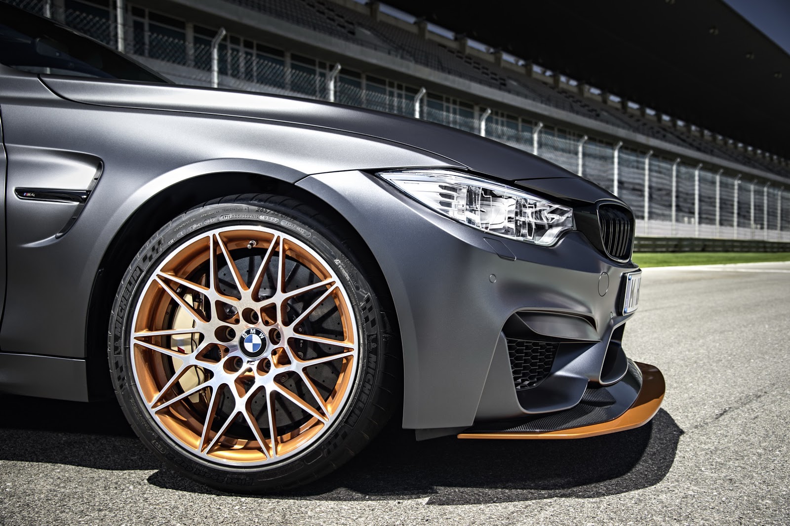2016 BMW M4 GTS: Daha Fazla Güç, Daha Az Ağırlık