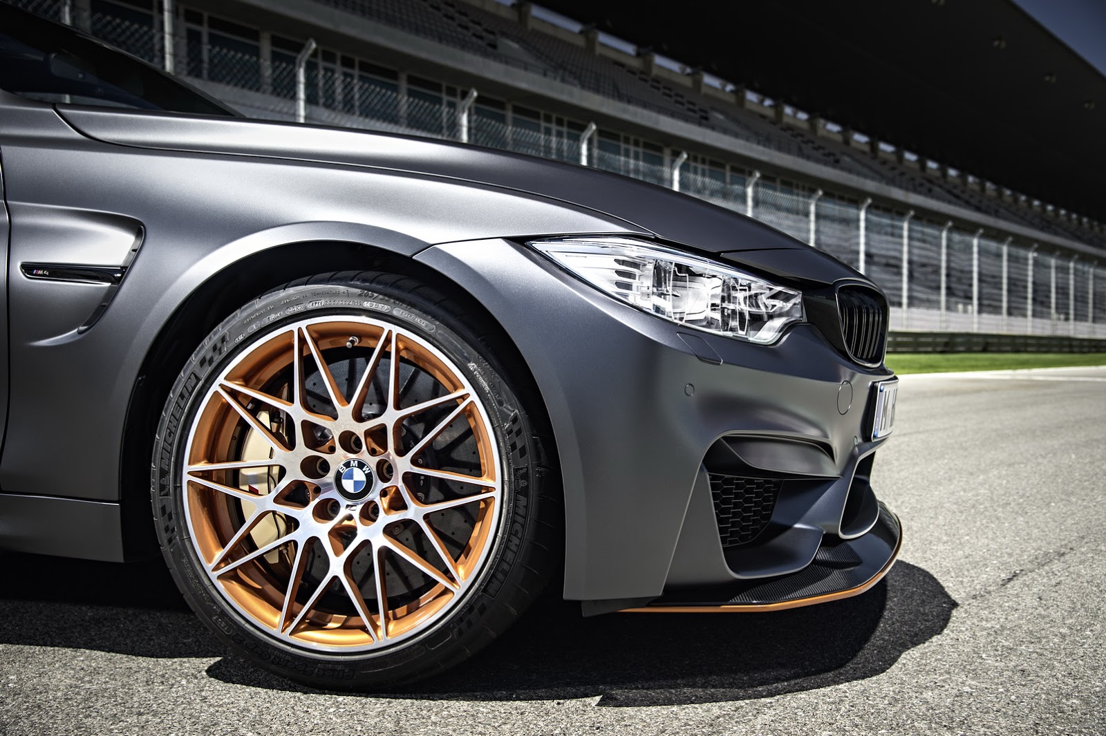 2016 BMW M4 GTS: Daha Fazla Güç, Daha Az Ağırlık
