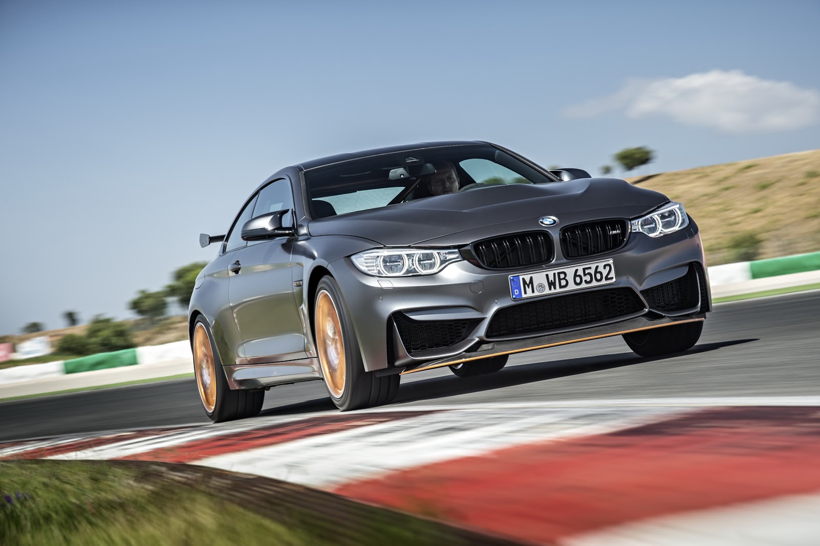 2016 BMW M4 GTS: Daha Fazla Güç, Daha Az Ağırlık