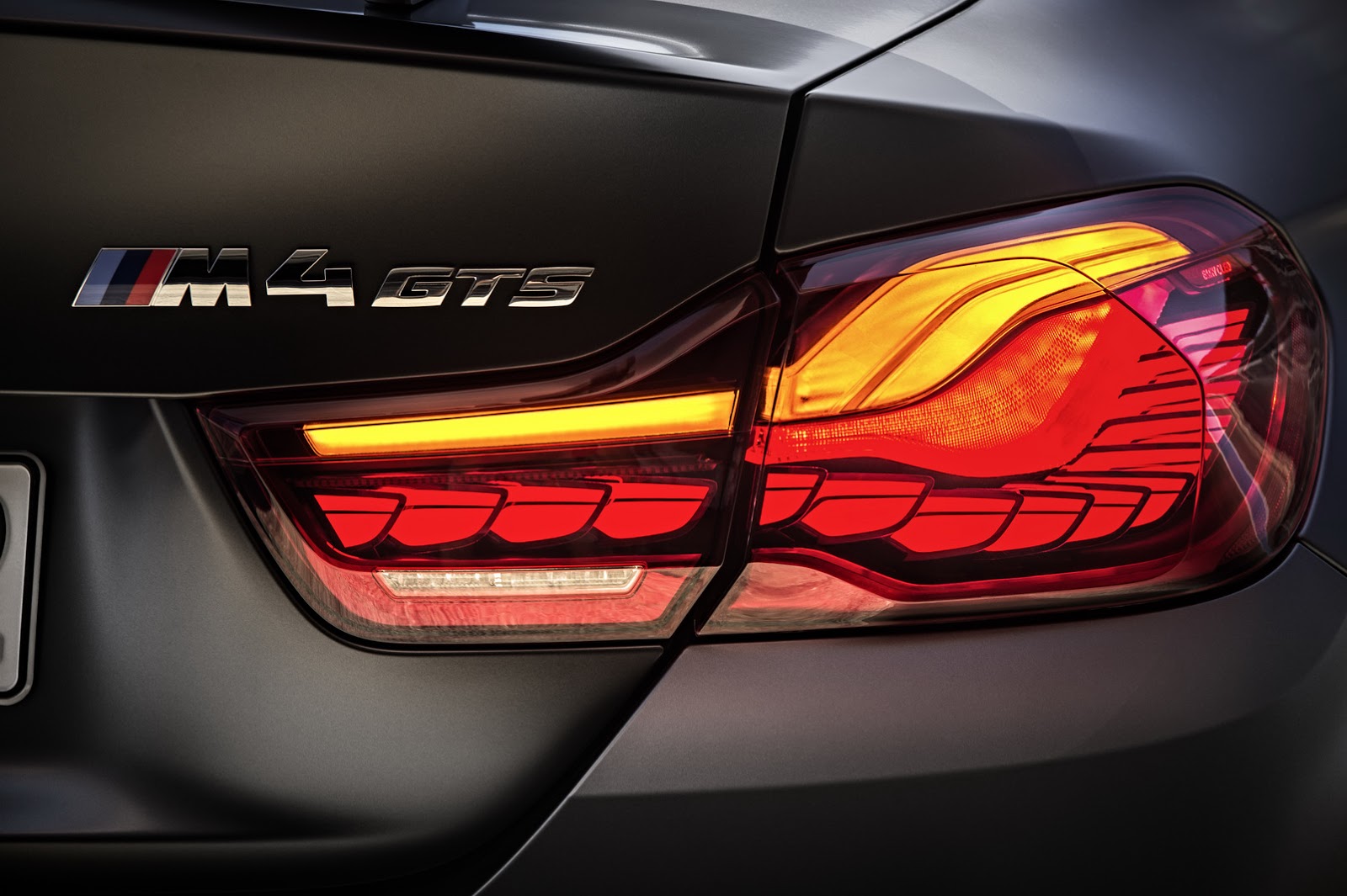2016 BMW M4 GTS: Daha Fazla Güç, Daha Az Ağırlık