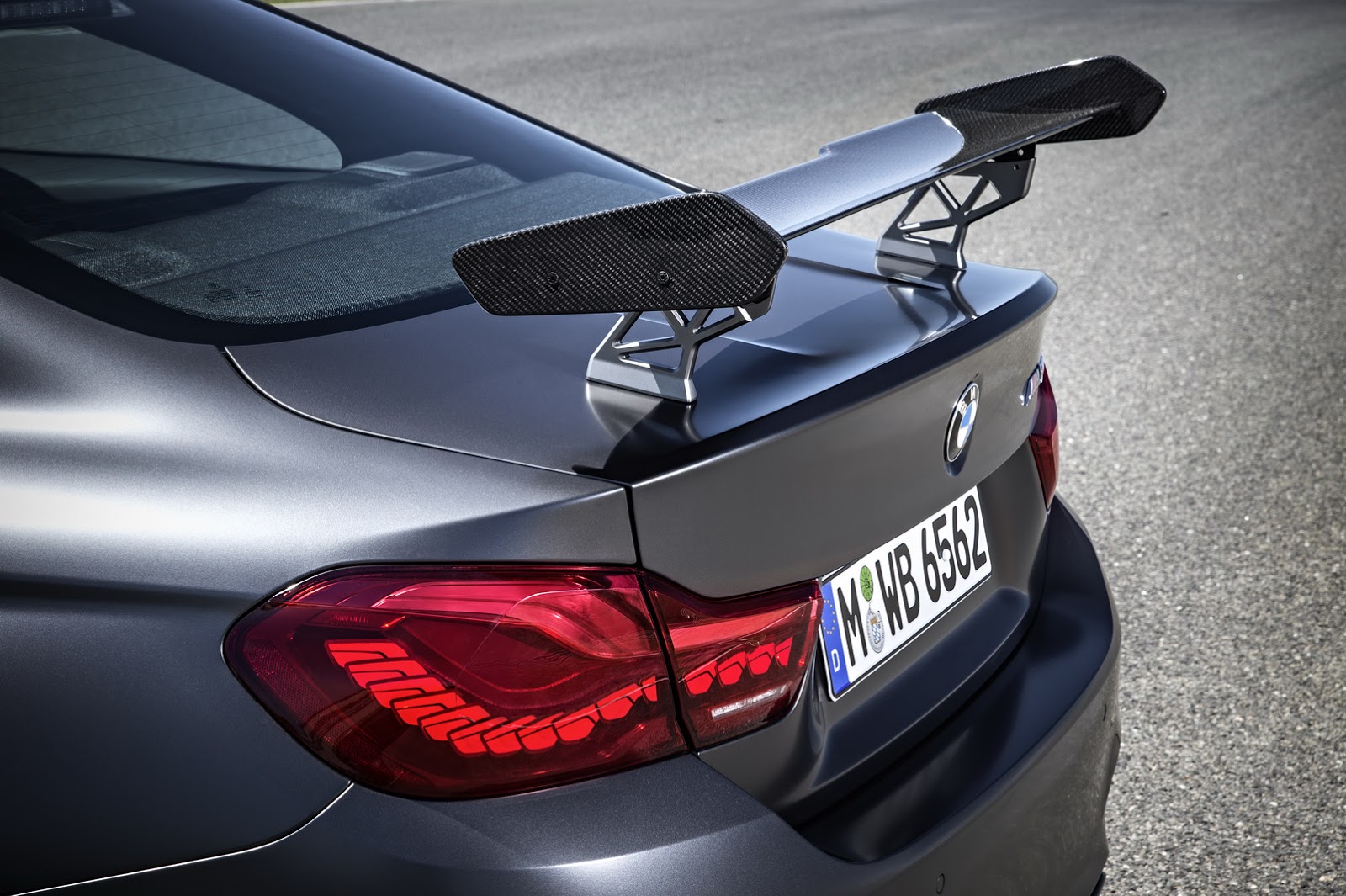 2016 BMW M4 GTS: Daha Fazla Güç, Daha Az Ağırlık