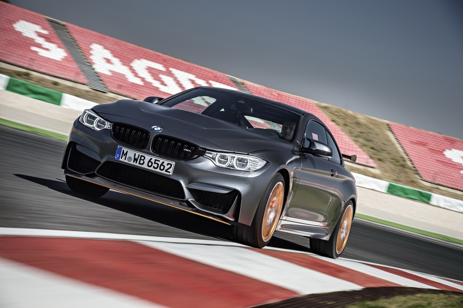2016 BMW M4 GTS: Daha Fazla Güç, Daha Az Ağırlık