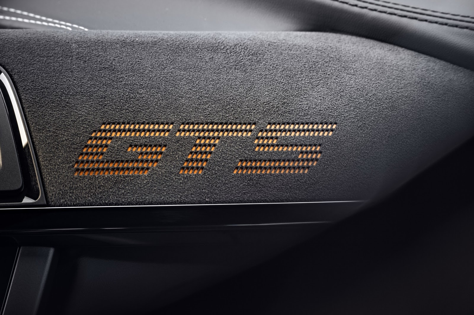2016 BMW M4 GTS: Daha Fazla Güç, Daha Az Ağırlık