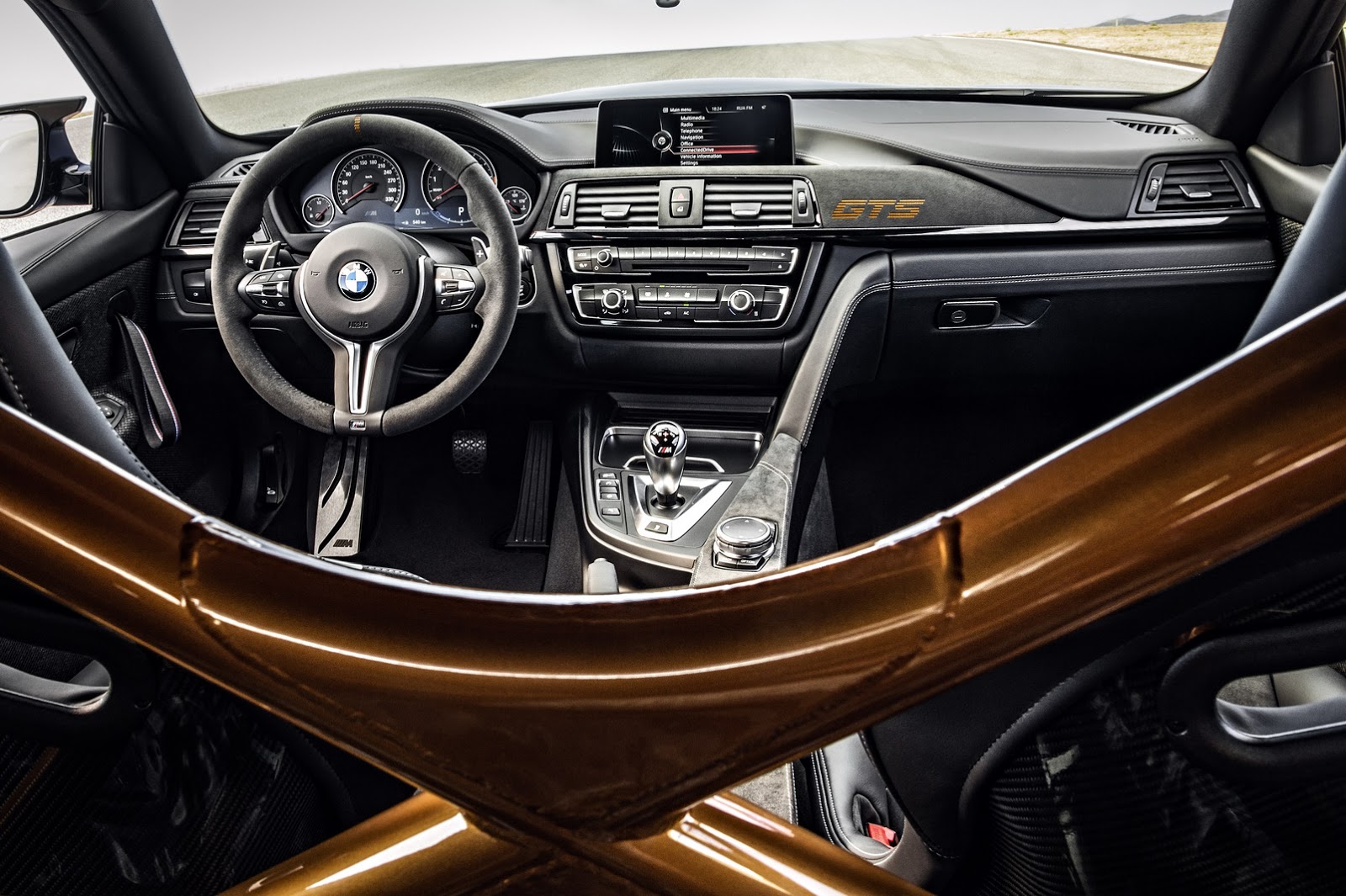 2016 BMW M4 GTS: Daha Fazla Güç, Daha Az Ağırlık