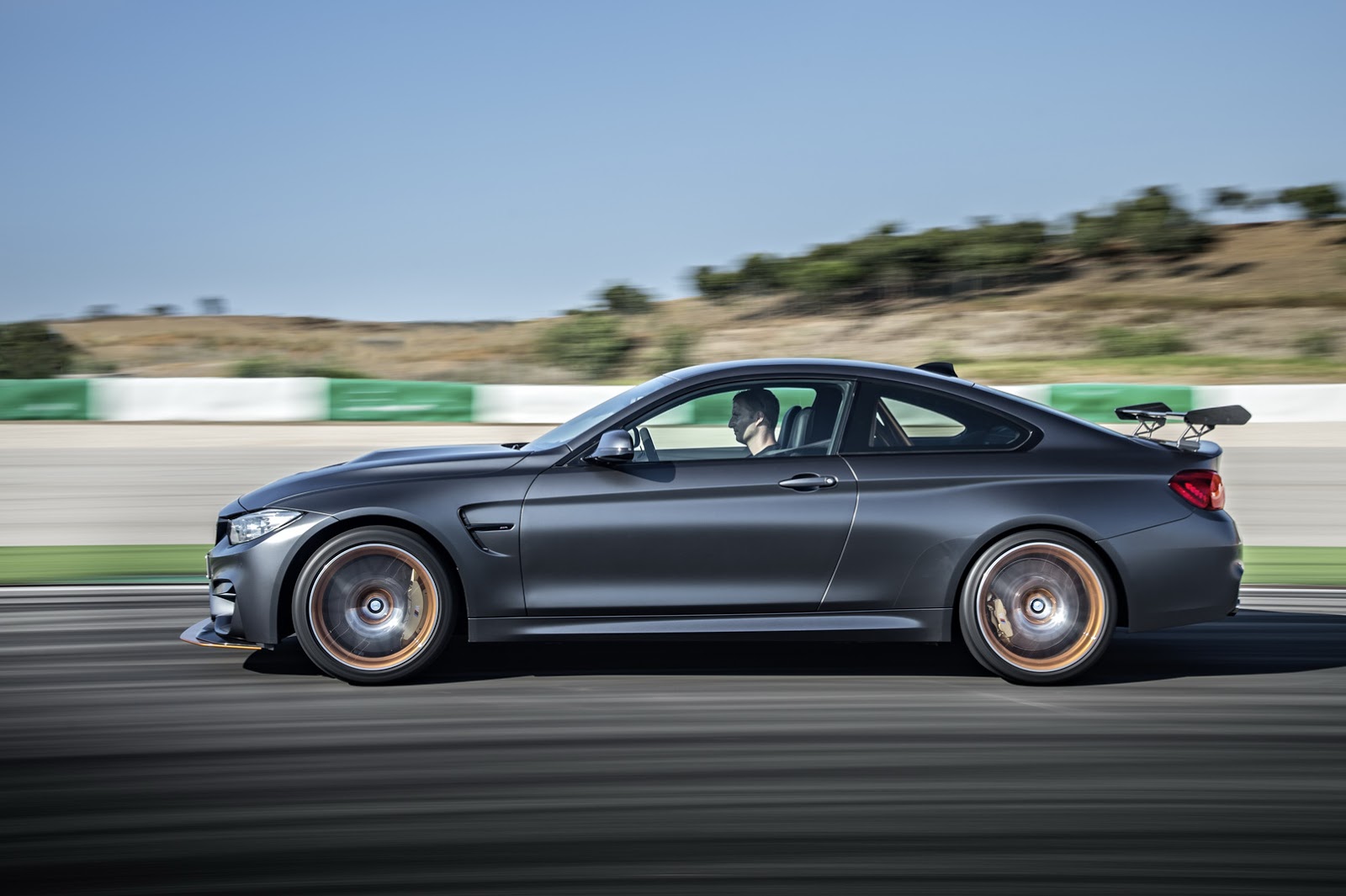 2016 BMW M4 GTS: Daha Fazla Güç, Daha Az Ağırlık