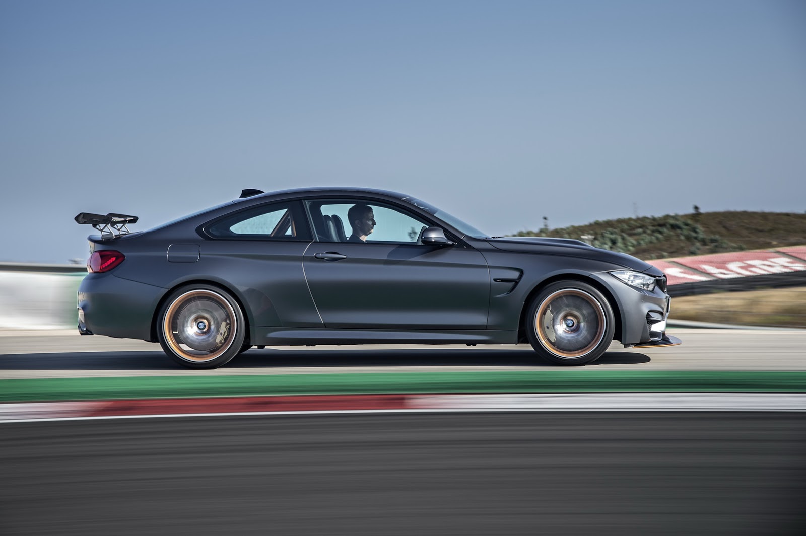 2016 BMW M4 GTS: Daha Fazla Güç, Daha Az Ağırlık