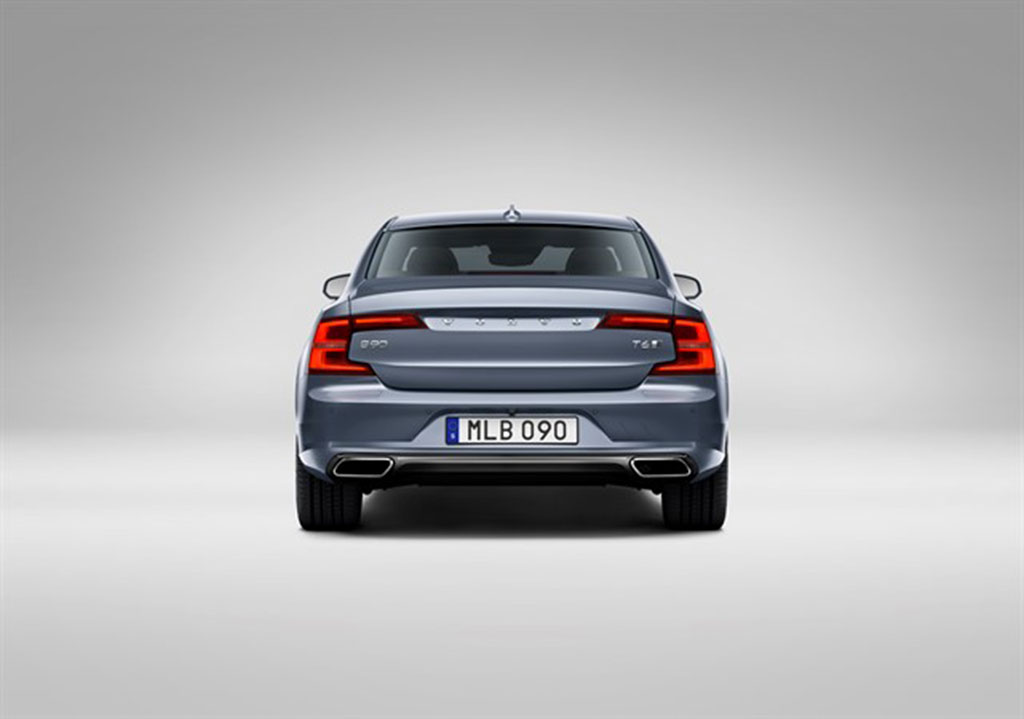 Volvo S90 Sedan Sınıfındaki İddiasını Arttırıyor