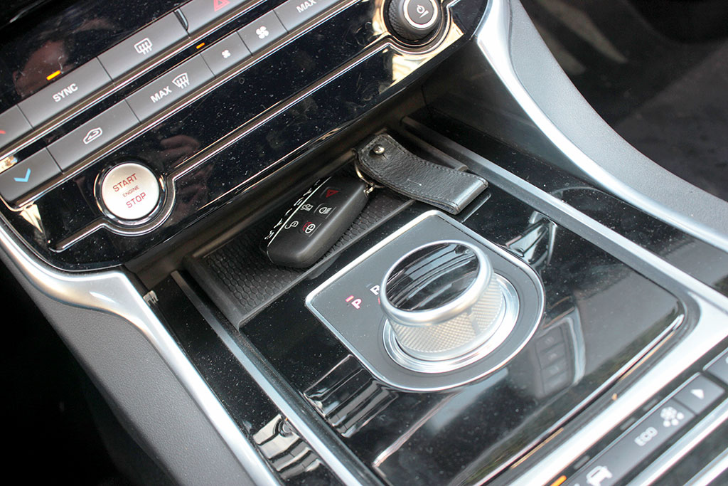 Dengeleri Değiştirecek Jaguar XE Test Sürüşü