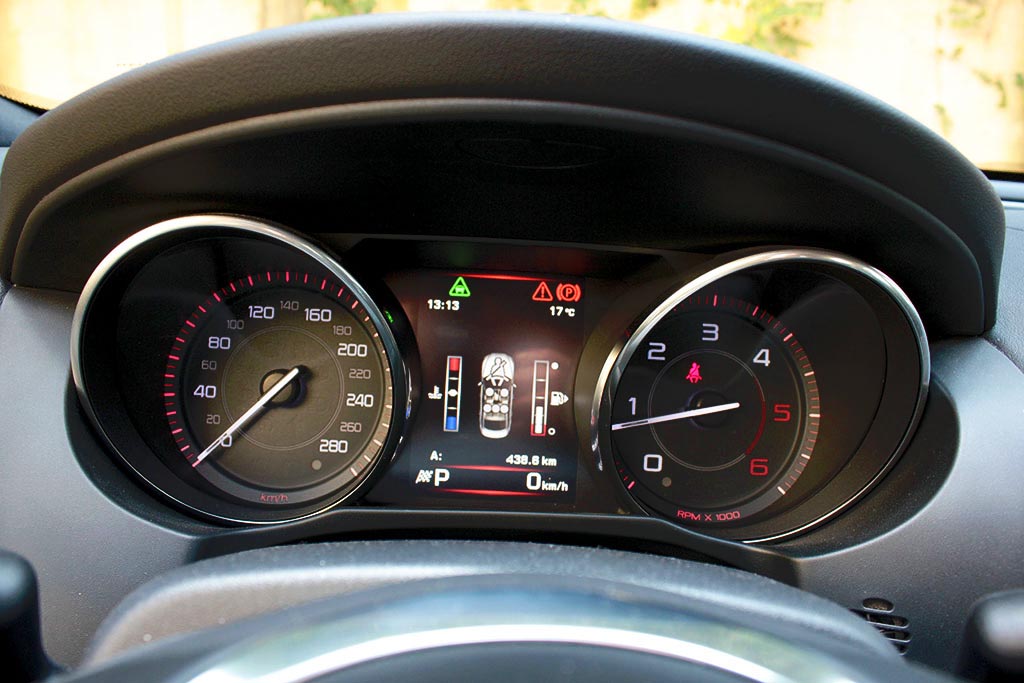 Dengeleri Değiştirecek Jaguar XE Test Sürüşü