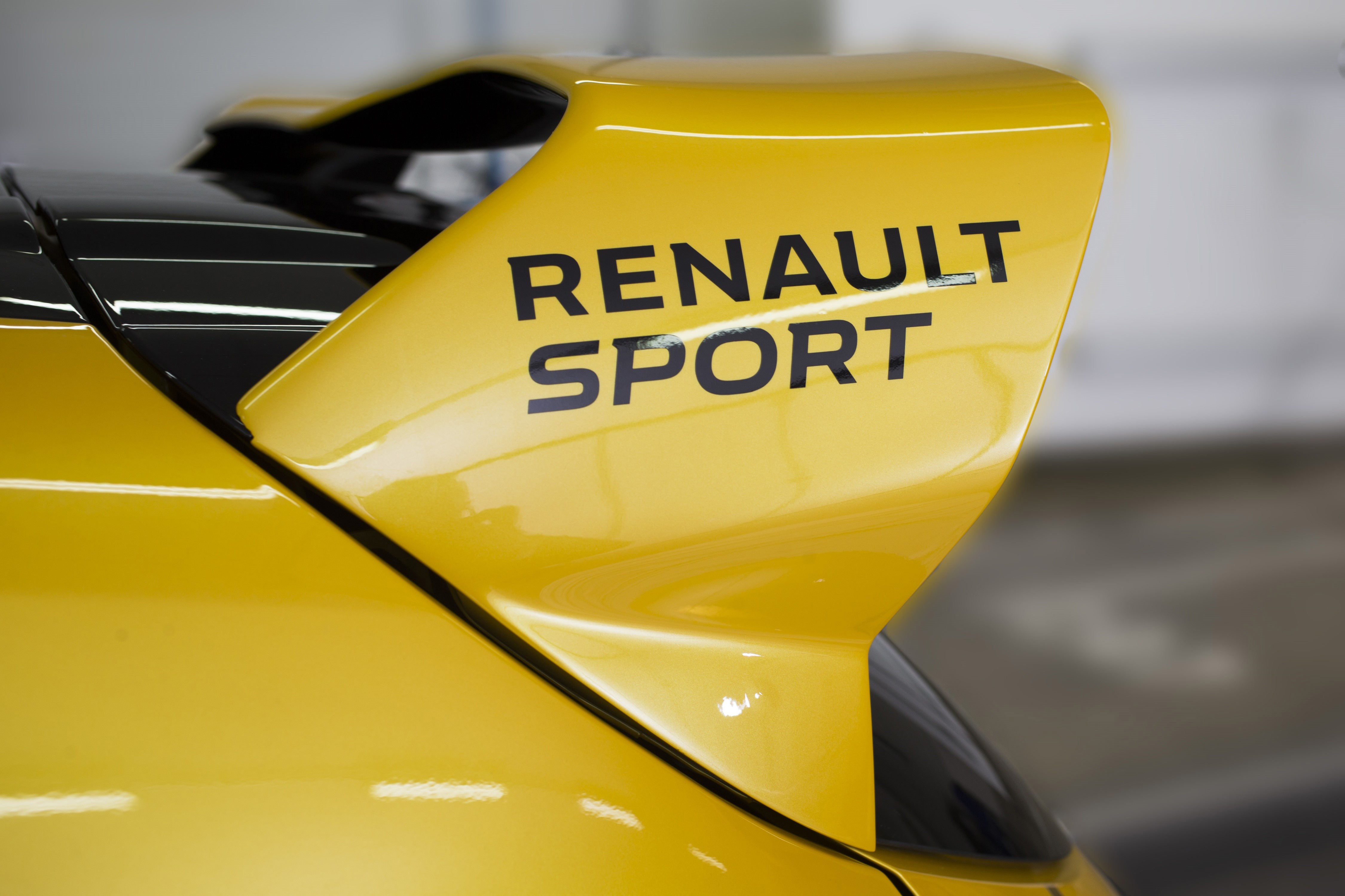 Clio RS Özel Bir Versiyonla Karşımızda